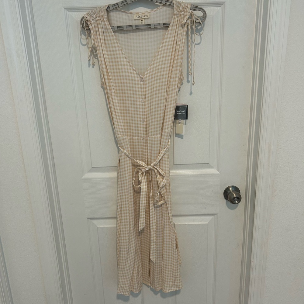 52seven Women’s Sleeveless Plaid Dress with a Full Skirt & Pockets

Size 14
NWT